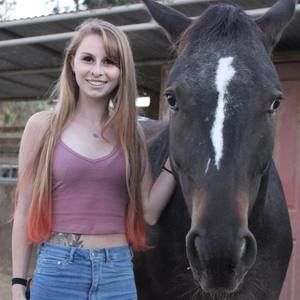 Meet your Posher, Alyssa